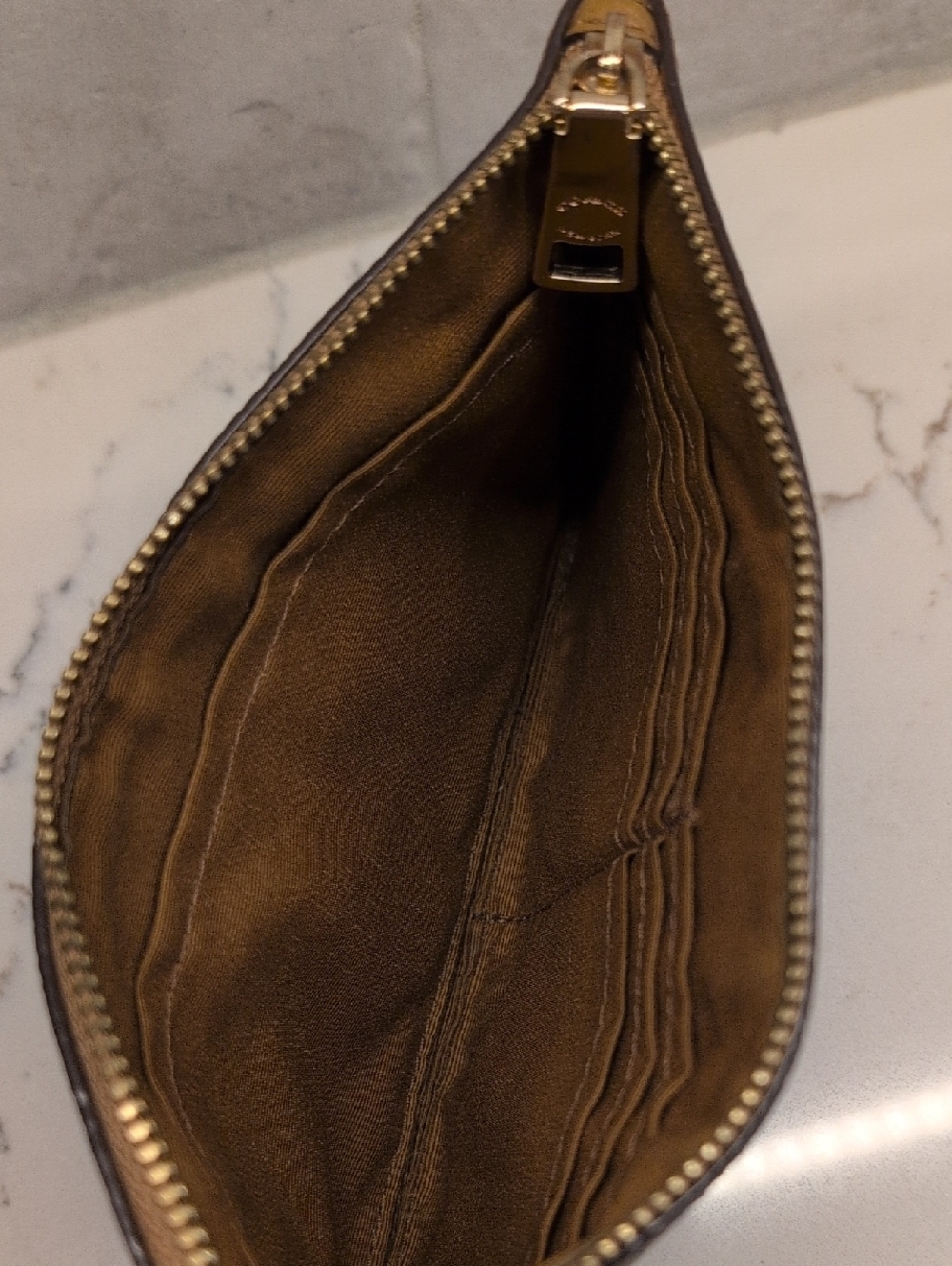 Coach Leather Zip Wallet - EUC - Tan 8x5 Inches - Picture 6 of 9